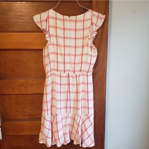 Hutch   - Picture 3 of 9